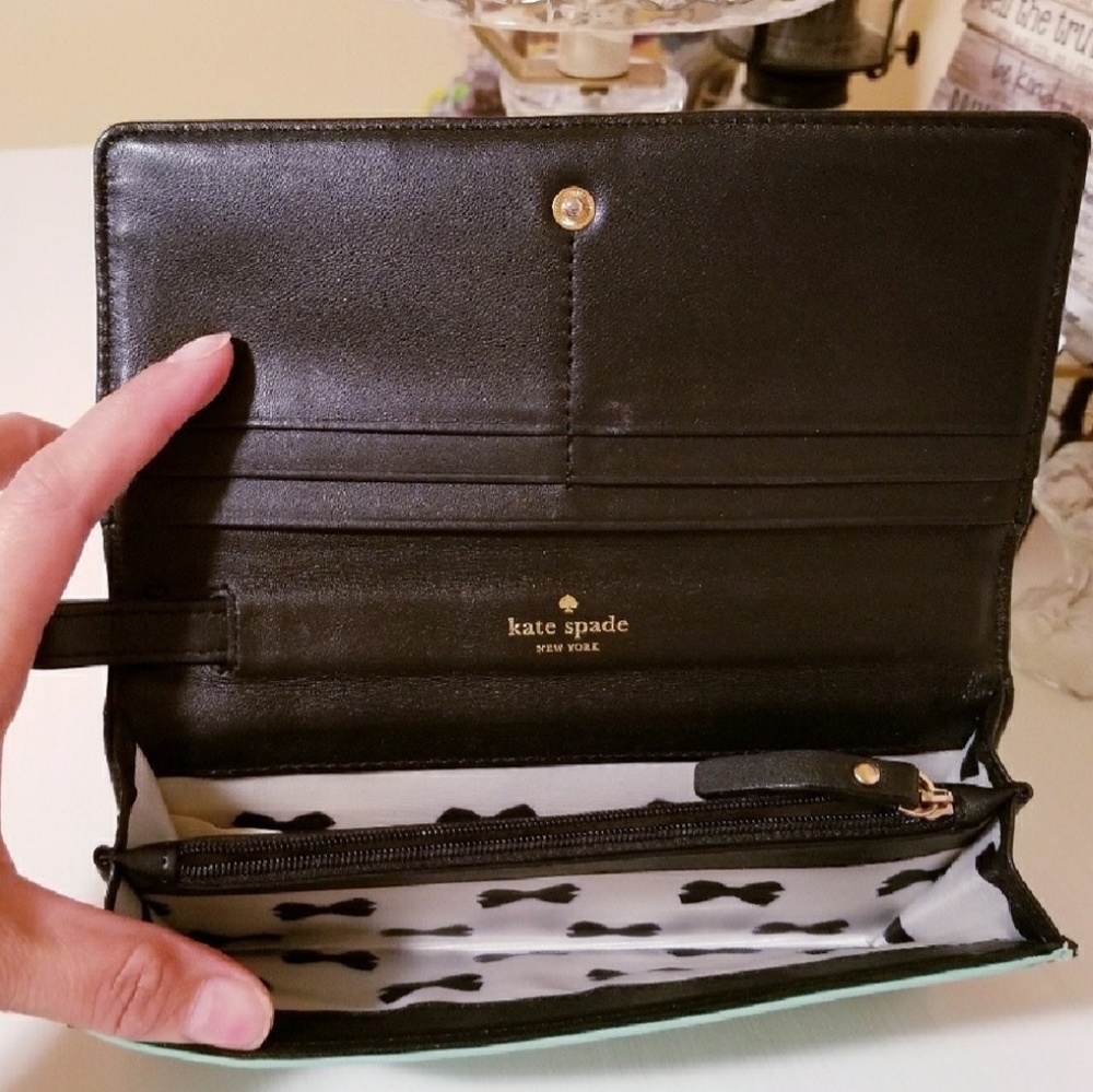 ๐ SOLD ๐Auth Kate Spade Wallet - Picture 3 of 6